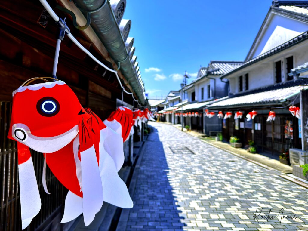 白壁の良き街並みに飾られる「柳井 金魚ちょうちん」のシネマチックエモ動画 2026年｜山口県柳井市